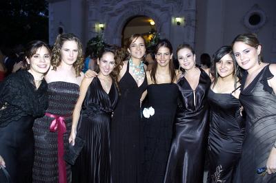 Laurencia González, Laura de Mansur, Velia de Yarza, Pily Barrios, Ale Villalobos, Ana Gaby de Juan Marcos, Brenda de Villalobos y Sonia Mansur.