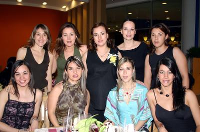 Rocío de Gamboa con sus amigas Silvia Flores, Susy Silos, Ale  Roca de Ramos, Pilar Lavín de Ramos, Claudia Pérez, Lilia Aguilera de Gutiérrez, Laura Garnier y Jéssica Yacamán.