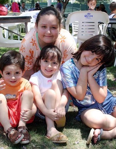 Ana Paula, Natalia y Jacobo Hernández Mendoza y Ana Gaby Mendoza Velázquez.