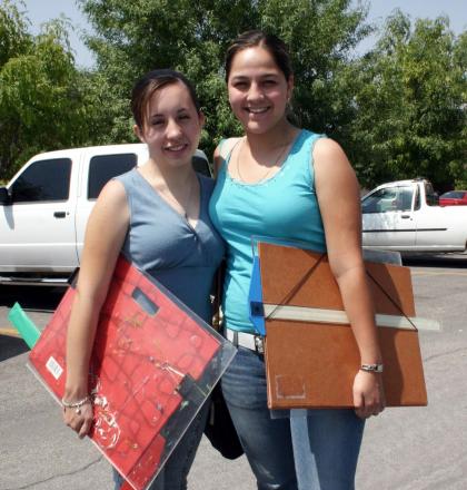 Claudia Villalobos y Lorena Hernández