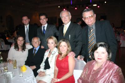 S-José Antonio González, Lupita de González, José González, Magda de González, José Antonio González Aleu, Rafael González Aleu, Gabriela González, Alejandro González e Irma González