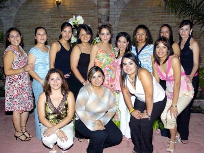 Karla Silveira Salazar Ganem, en la fiesta de despedida que le ofrecieron con su próximo matrimonio.