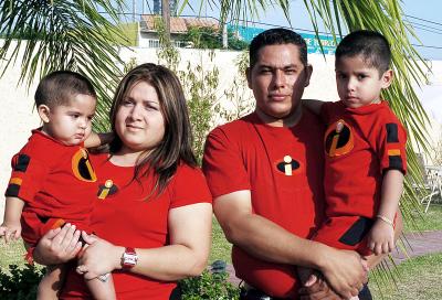 Pedro Jesús y Diego Emiliano Martín del Campo Tinajero festejaron sus cumpleaños con un alegre convivio organizado por sus padres.