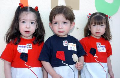 08 de mayo 
Natalia, Esteban y Carmelita Siller Becerril.