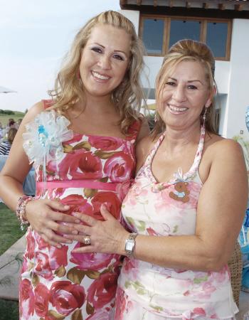 Cristina Maturino de Beltrán con su mamá, Olga de Maturino.