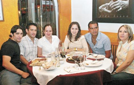 Erick Canedo, Benjamín Ávalos, Paty de Ávalos, Bárbara Muñoz, Carusin Estrada y Maria Esther de Muñoz