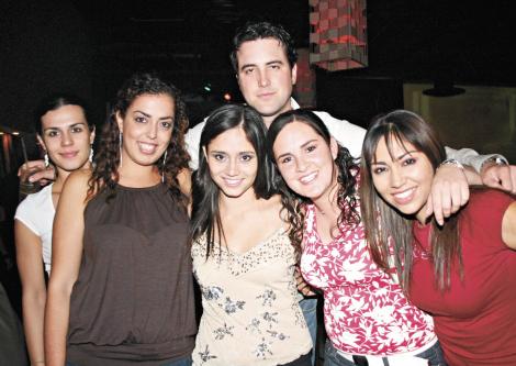 Elena, Anny, Meche, Luis, Natalie y Vanessa