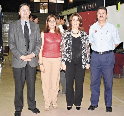 RETOS DEL MERCADOCoordinador del evento Carlos Portal Salas acompañados de los maestros que imparten la materia Estrategias de Mercado y taller de publicidad,  Laura Zapata García, Ana Isabel Díaz de León Berdeja y Agustín González Grant.