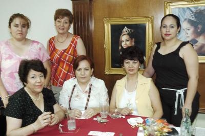 Ana María de Lares, Vicky de Hernández, Mary Carmen de Sandoval, Pily Sapiens de García, Toñeta de Andrade y Lucy de Sandoval .