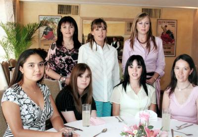 Carmen de Luengo, María del Pilar Cabarga de Ramírez, Sofía Towns de González, Fátima Rosales, Karina Franco, Mónica Franco y Esther de Lozoya.