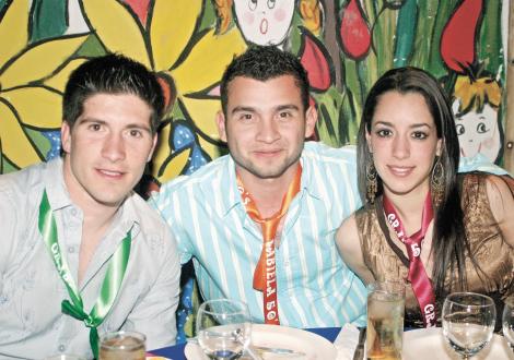 ALEGRE REUNIONAlejandro Martínez, José Alberto Domínguez y Daniela Natera