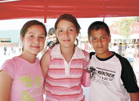 Pamela Peña Braña, Ana Cecy Lara e Israel Betancourt