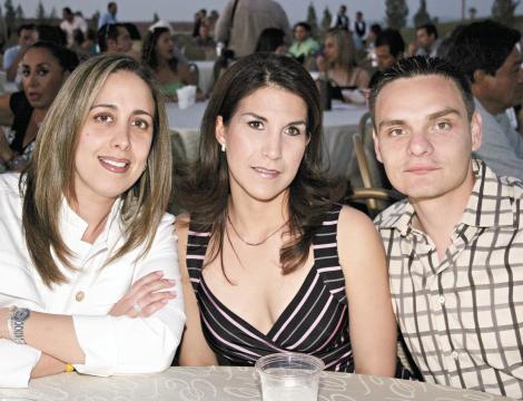 Gabriela Genel de Arreola, Mayte Romero García y Luis Carlos Bernal Arreola