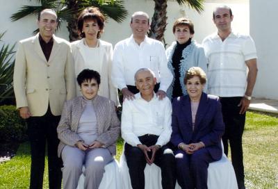 Don Raúl Sifuentes Ugalde y Sra. Alejandrina Guerrero de Sifuentes con sus hijos Gerardo, Alejandra, Raúl, Alma, Delia, Jaime y Lourdes