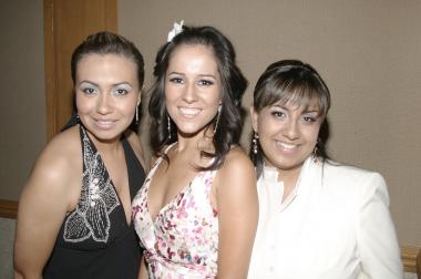 Bertha Aguilera junto a Magda Navarro e Irene Enríquez de Serna.