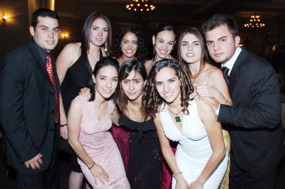 Carlos, Jessy, Deborah, Marcela, Andrés, Tena, Mariana y Fernanda