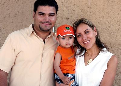 José Pablo Ramírez Armas recibió felicitaciones por su cumpleaños, aquí con sus papás, Susy Armas y Alejandro Ramírez.