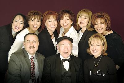 22 de mayo 

Sr. Gilberto H. Cavazos Gurza rodeado de sus hijos, Yolanda, Irma, Martha, Susana, Rosalinda, Cecilia,Alejandro y Elvia Cazavos Valenzuela.