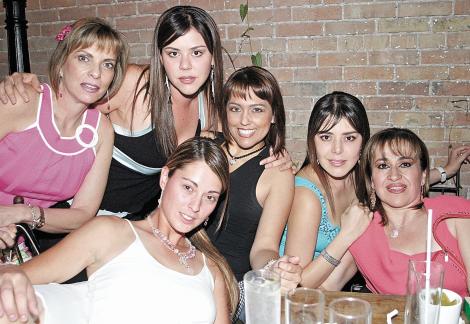 Marcela Humphrey, Silvia Dávila, Kuky Gutiérrez, Nidia Dávila, Martha Dávila y Bárbara Madero