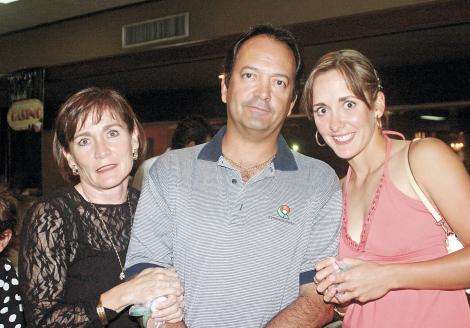 Susana de Olvera, César Olvera y Susy Olvera