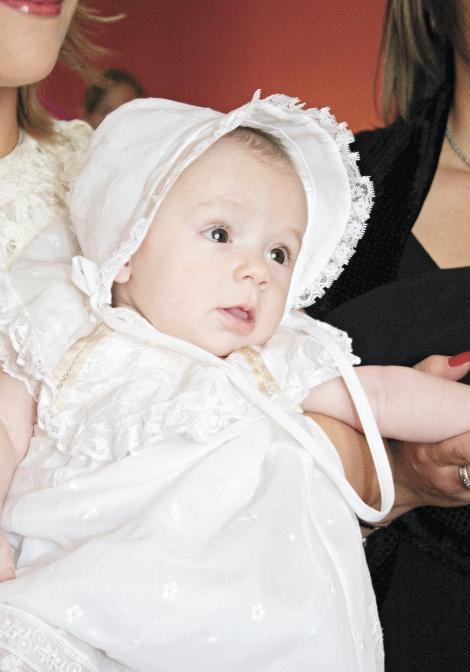 BAUTIZAN UN PEQUEÑO ANGELITO
Luis Alberto González González