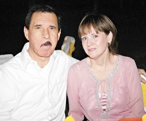 Ramón García y Gaby Garza de García