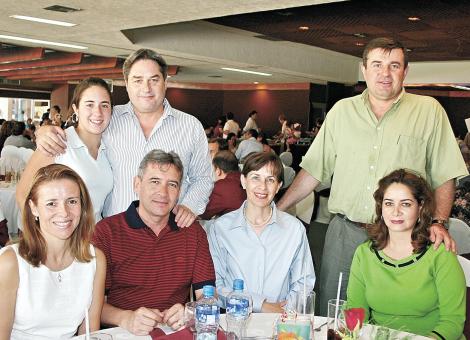 Cecy Royo y Fernando Royo, Guadalupe Domenzain de Royo, Alfonso Alarcón, Martha Dávila de Alarcón, Ana Almochantaf de Campos y Fernando Campos