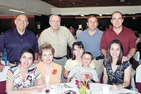 Martha Sada de Borrego, Martha S. de Sada, Andrés Sada Acosta, Verónica Acosta Sada, Mónica Pérez de Sada, Enrique Sada Díaz de León, Carlos O. Acosta Gómez, Enrique y Ricardo Sada Sarraf