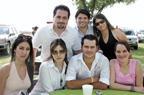 Patricio Zermeño, Luis Maeda y Lilia Mónica Maeda, Julia Peña, Brenda Dávila, Gabriel Zermeño y Barby Willy