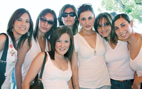 Paulina Delgado, Raquel Lavín, Celina Barrientos, Ale Aguilar, Karol Iza, Elena Siller y Arlette Maycotte