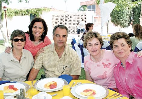 María del Carmen de Sesma, Marcela González, Eduardo Sesma, Malena de Sesma y Silvana Sesma de Ruiz