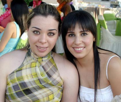 Diana Gurrola y Roxana Camacho.