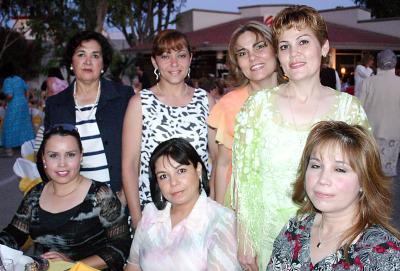 María Concepción, Cecilia Gómez, Carmen Padilla, Tere Padilla, Rocío Moreno, Mónica González y Norma Esparza.