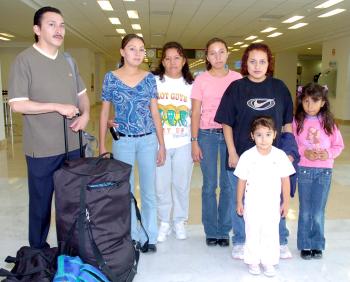 30 de mayo 
María Concepción Ramírez y Andrea Valenzuela viajaron a Tijuana y fueron despedidos por la familia Ramírez Vargas