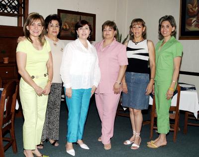 31 de mayo 


Linda de Rodríguez, Martha de González, Maru de Kort, Lourdes de Álvarez, Rosy de Torres y Coty de Mery, del Club de Jardinería Alhelí