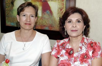 Cecilia de Flores y Patricia de Garza.