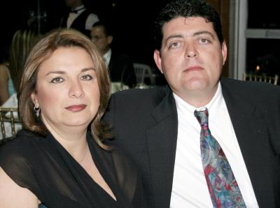 Alicia de López y Gerardo López.