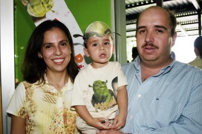 Jorge Alberto González y María Cristina Cárdenas le organizaron una fiesta de cumpleaños a si hijo Manuel González de Cárdenas.