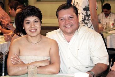 Paty de Gómez y Julián Gómez