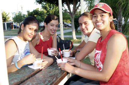 Nora Hernández, Rosa Córdova, Luis Nájera y Mary Carrete.