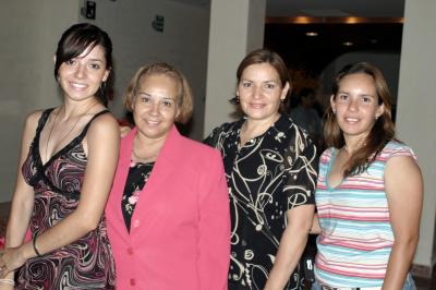 Nina Flores, Lilia Garza, Nina de Flores y Alina Garza, en reciente convivio.