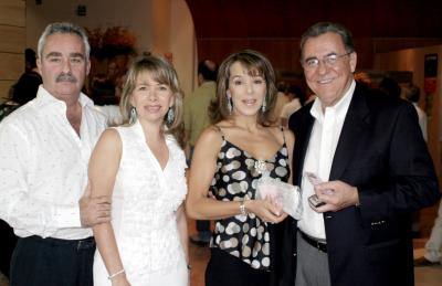 Carlos Martínez Torres, Patricia de Martínez, Edurne de Villegas y Rafael Villegas.