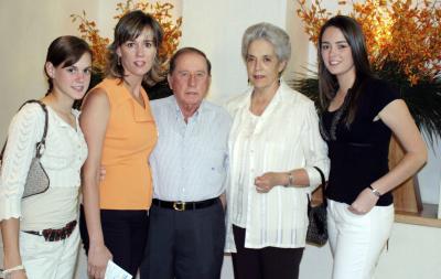 Cristina Estrada, Ángeles de Estrada, Eduardo Tricio y Mariana Estrada.