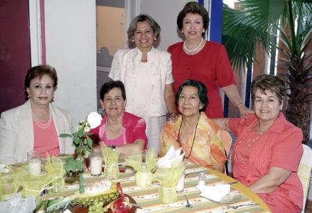 Soco de González, Margarita de Guerrero, Lolita de Aguilera, Carmelita de Anaya, Marthita de Llorens y Rosy Dávila.