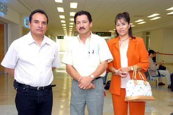 Armando Estrada, Marco Inzunza y Karina Espinoza Viajaron ayer al DF.