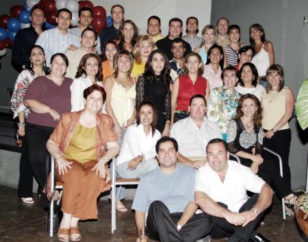 Alegre Festín tuvieron los ex alumnos del Colegio Americano de Torrón, quienes se reunieron para celebrar el 20 aniversario de su garduación.