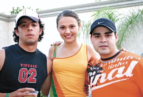 FESTEJA SUS 20 AÑOS
Alejandro Elizalde, Jessica Alatorre y Gerardo Abdo