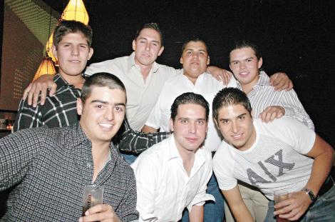 Miguel Dávila, Miguel Dávila, Andrés Osorno, Fer García, Carlos Dávila, Rafa Álvarez y Roberto Dávila