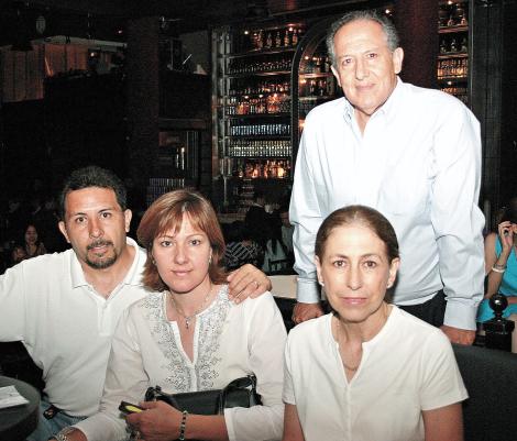 Javier Román, Marissa Nogueira de Román, Marus y Mauricio Ocampo