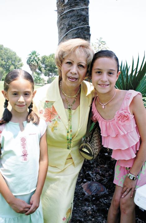 Yolanda H. de Pedroza con Natalia y Kitzia Pedroza